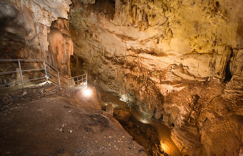 эмине-баир-хосар пещера